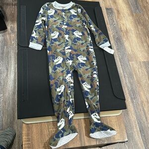 NWT Carter’s Footed Fleece PJ’s